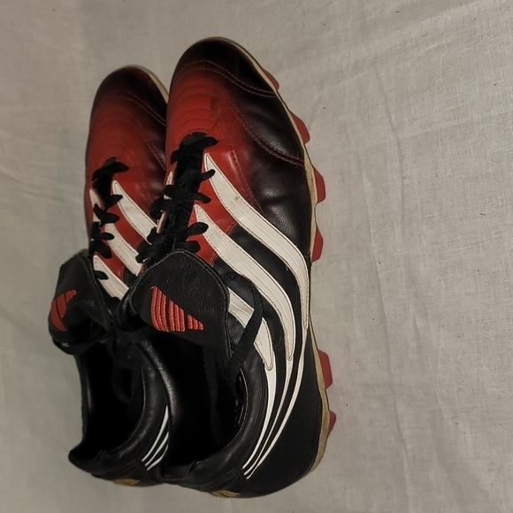 ♥️ADIDDAS Soccer tenis size 10 women's - Picture 2 of 7